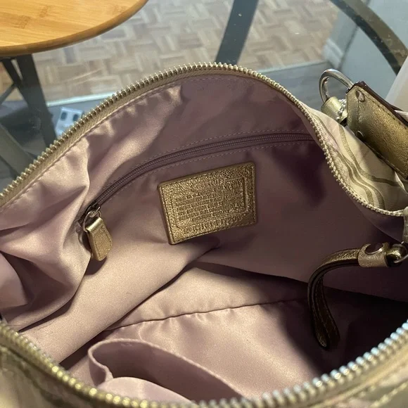 Coach purse - Picture 4 of 4